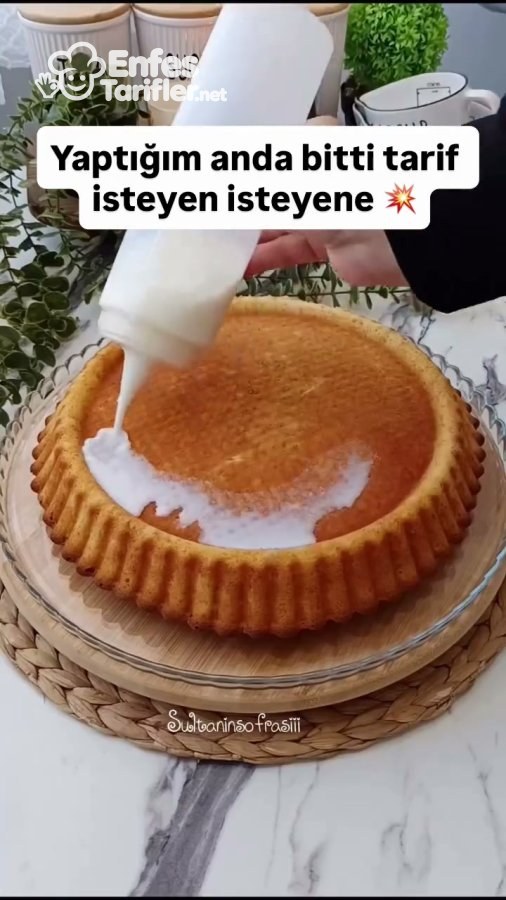 Tart kekin çukur yüzeyine süt gezdirilmesi
