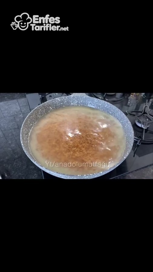 Kavrulduktan sonra sıcak su eklenerek pişirilen arpa şehriye
